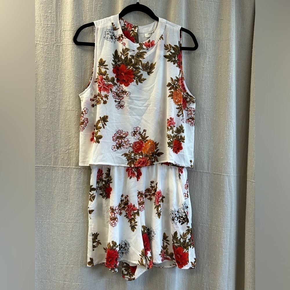 Umgee /NWT/ Floral Print Sleeveless Romper with Keyhole Back Detail/ L - Picture 3 of 12
